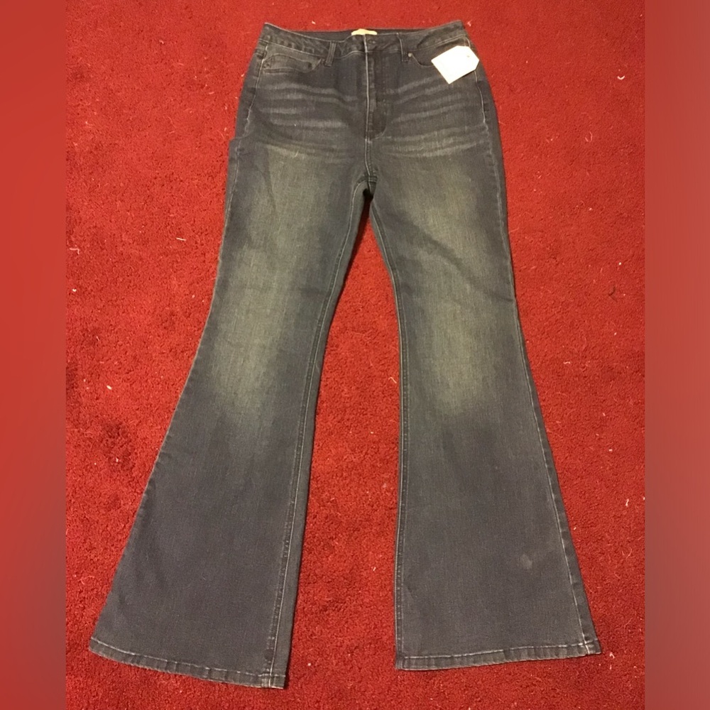 WONDERLY NWT MOODY WASH FLARE JEANS 32 LONG HERE COMES SUN